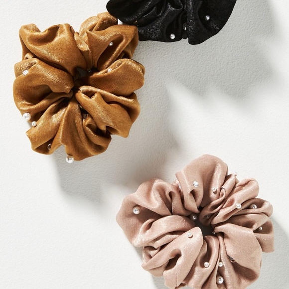 NWT Anthropologie Pearl Embellished Scrunchies Set of 3 - Picture 3 of 3